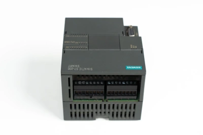 Программируемый логический контроллер Siemens SR20