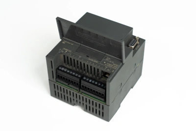 Программируемый логический контроллер Siemens SR20